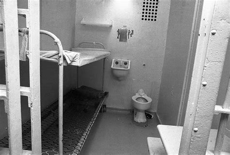 harvey weinstein prison cell